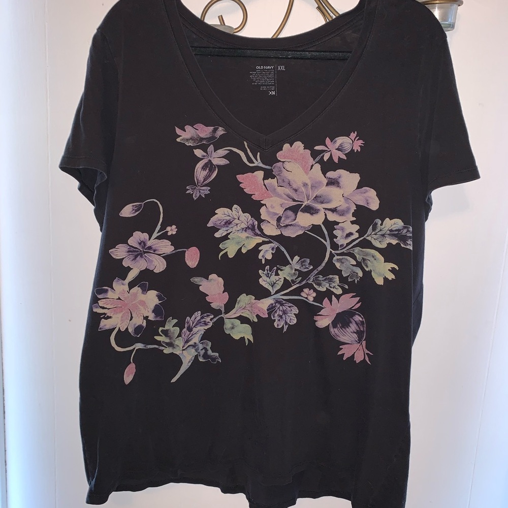Old Navy Floral T shirt, Size XXL.